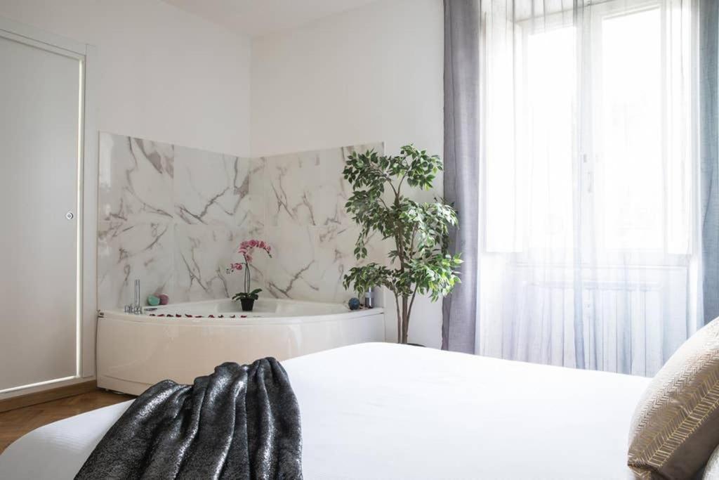Silver Luxury Jacuzzi Suite Trastevere - Top Collection Рим Экстерьер фото